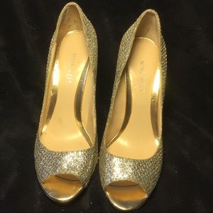 Nine West silver heels size 6M
